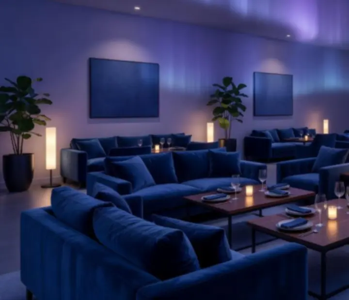 Lounge'owa przestrzeń restauracji z nastrojowym oświetleniem i komfortowymi lożami