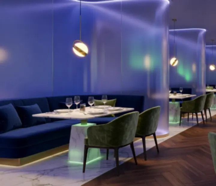 Wnętrze restauracji Polastrevino z designerskim oświetleniem i lounge'ową strefą